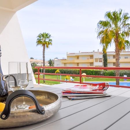 Lovelystay - 2Br Modern, Pool Access, Close To Marina & Beach Quarteira Bagian luar foto