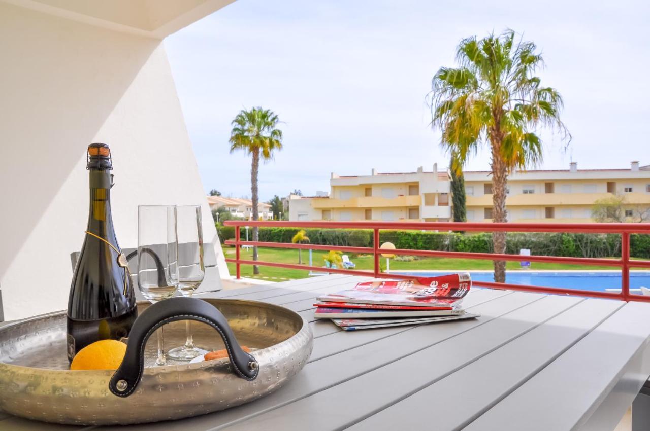 Lovelystay - 2Br Modern, Pool Access, Close To Marina & Beach Quarteira Bagian luar foto
