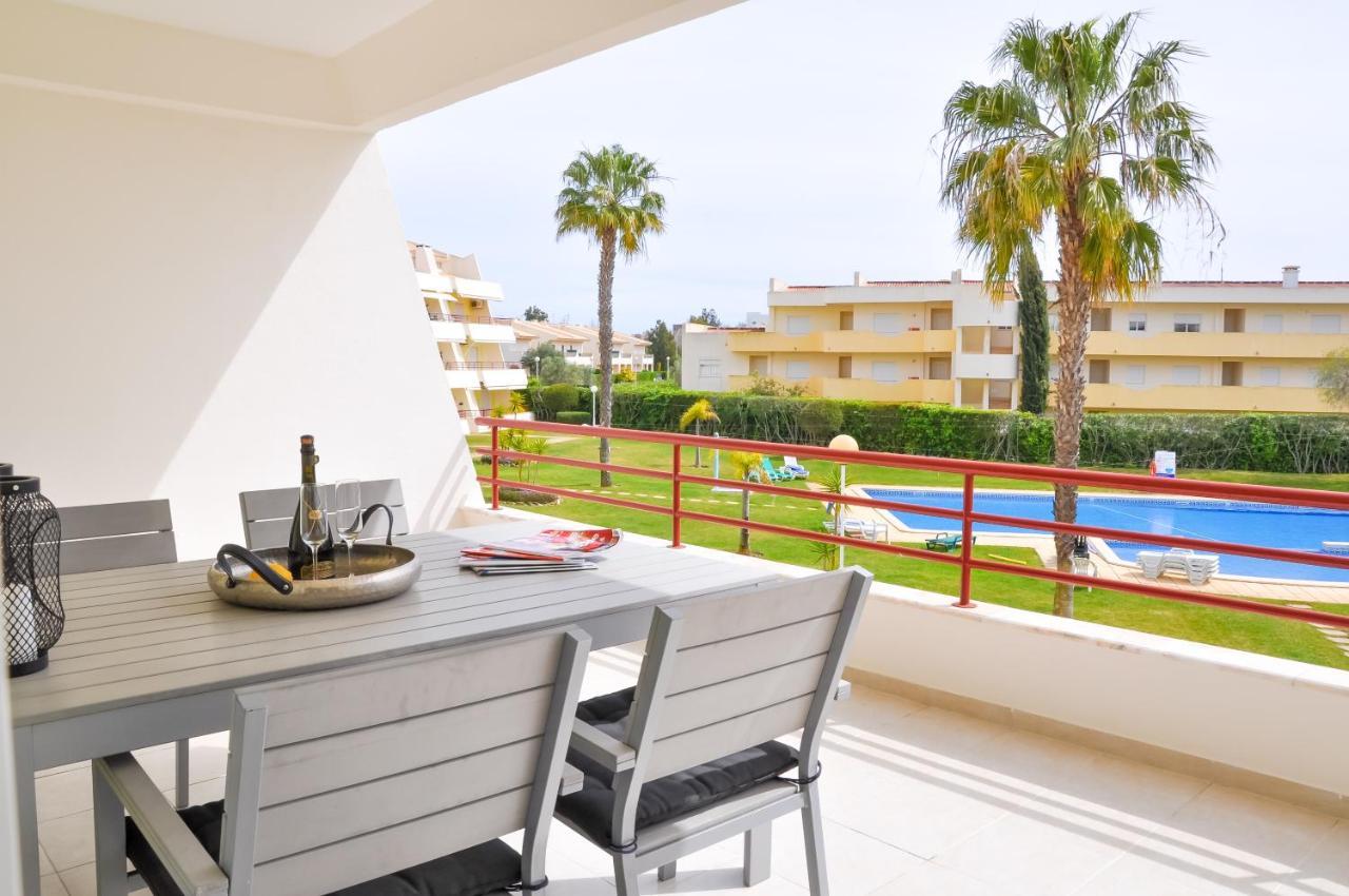Lovelystay - 2Br Modern, Pool Access, Close To Marina & Beach Quarteira Bagian luar foto