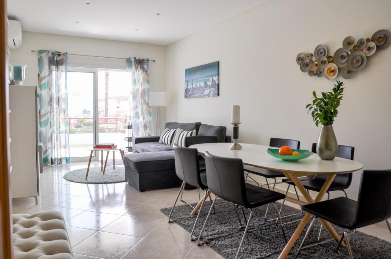 Lovelystay - 2Br Modern, Pool Access, Close To Marina & Beach Quarteira Bagian luar foto
