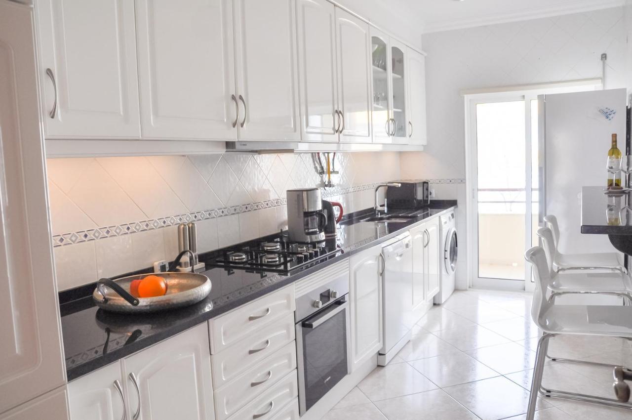 Lovelystay - 2Br Modern, Pool Access, Close To Marina & Beach Quarteira Bagian luar foto