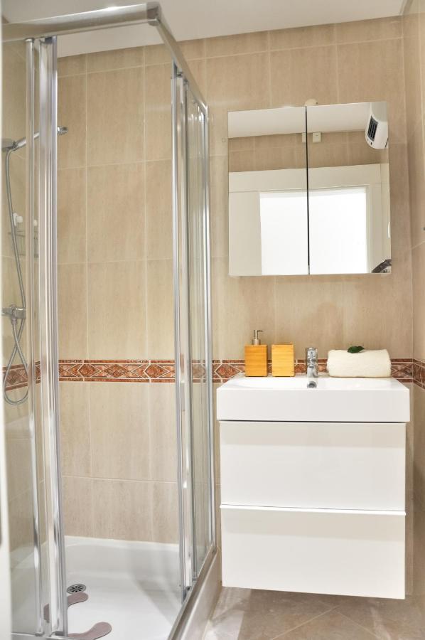 Lovelystay - 2Br Modern, Pool Access, Close To Marina & Beach Quarteira Bagian luar foto