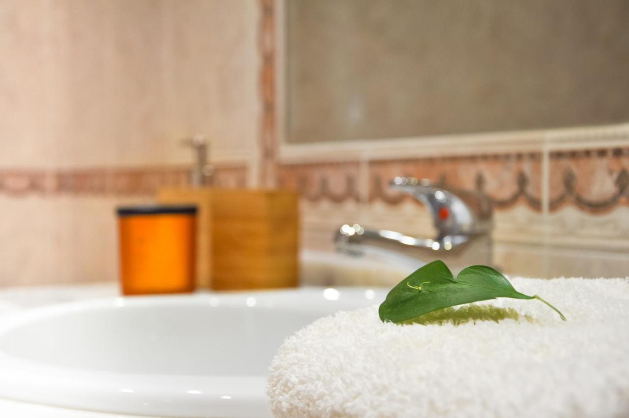 Lovelystay - 2Br Modern, Pool Access, Close To Marina & Beach Quarteira Bagian luar foto